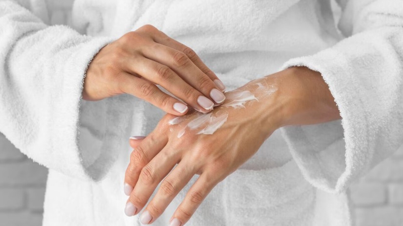 Ночная маска для рук: виниловые перчатки и крем для глаз спасут ваши ладошки — делюсь проверенным методом защиты кожи В арсенале каждой женщины находится множество к...