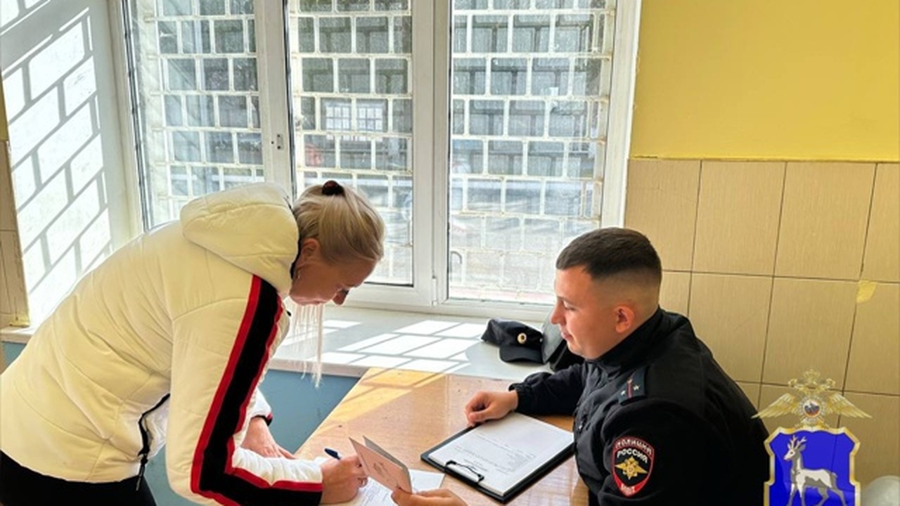 В дежурную часть ОМВД России по городу Новокуйб...