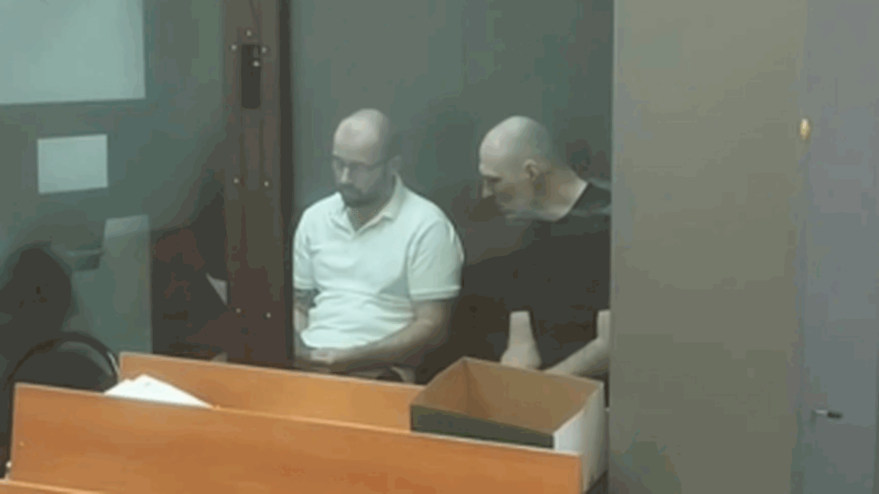 Во время задержания они попытались избавиться о...
