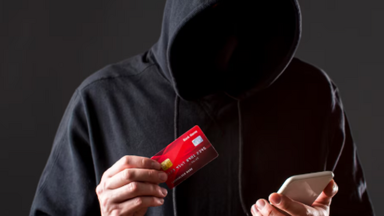 Жителей Самары предупредили о схеме мошенников с записью сообщений героям СВО Министерство внутренних дел Российской Федераци...