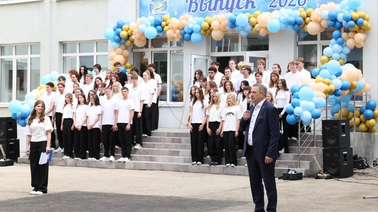 Мэр Самары Иван Носков поздравил выпускников с последним звонком Сегодня для тысяч самарских школьников прозвене...