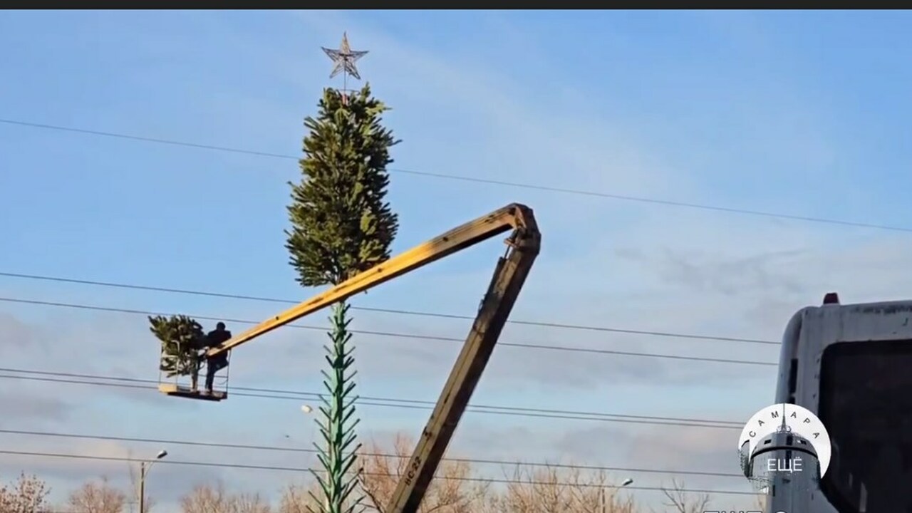 И хотя Новый год придет к нам только через пять...