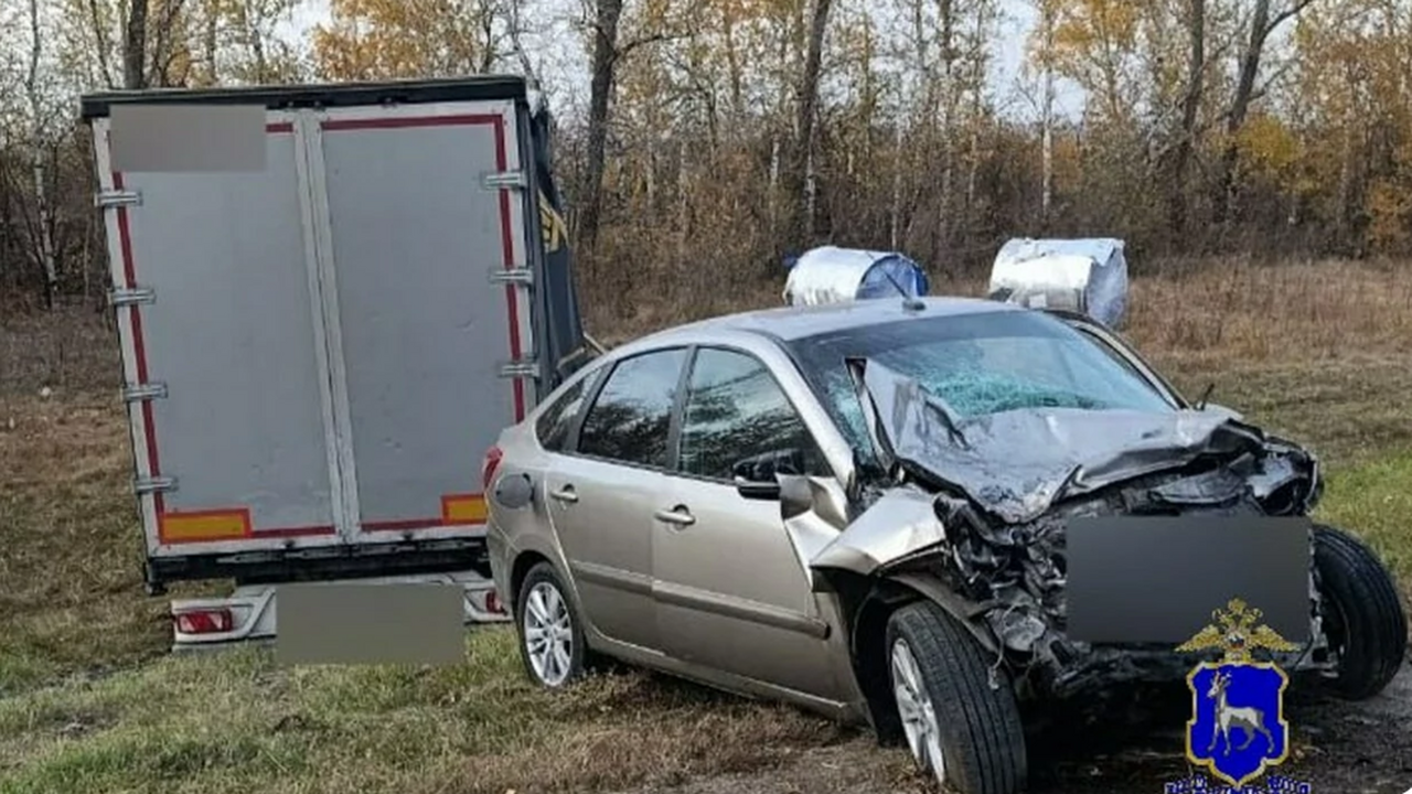11 октября в Красноярском районе Самары водитель «Рено» погиб в ДТП с грузовиком 11 октября 2025 года в Красноярском районе Сама...
