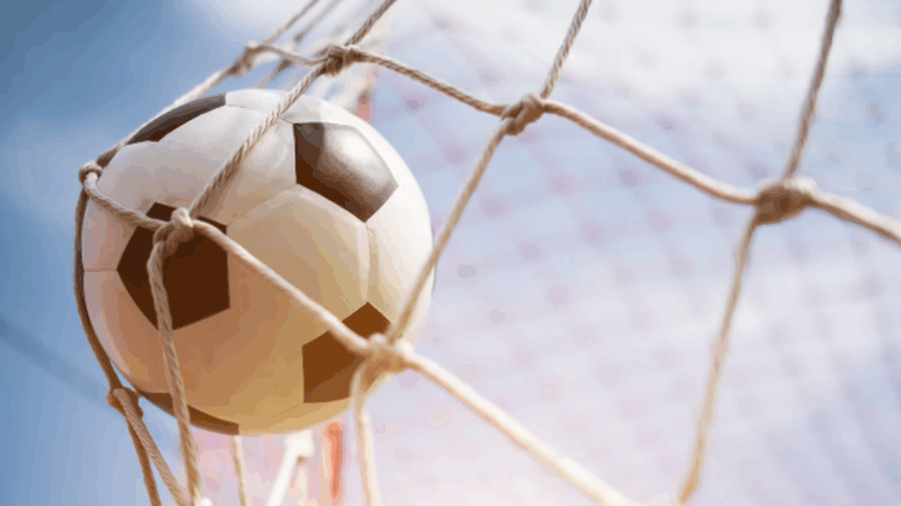 Полузащитник футбольного клуба «Крылья Советов»...