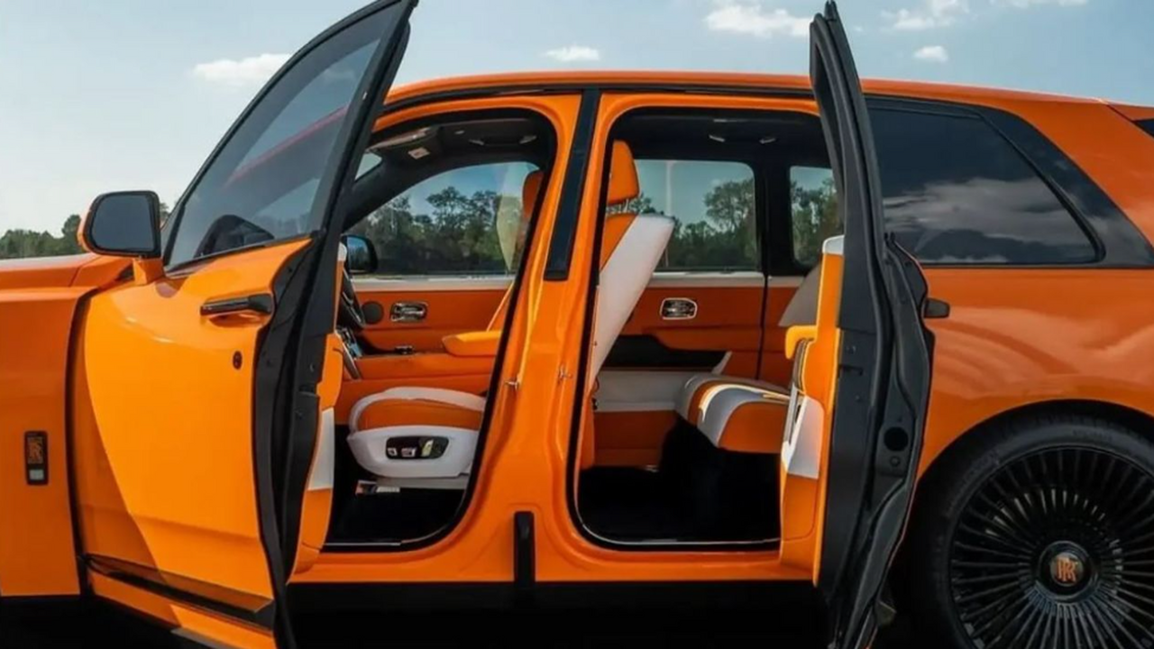 Rolls-Royce Cullinan в ярко-оранжевом исполнени...