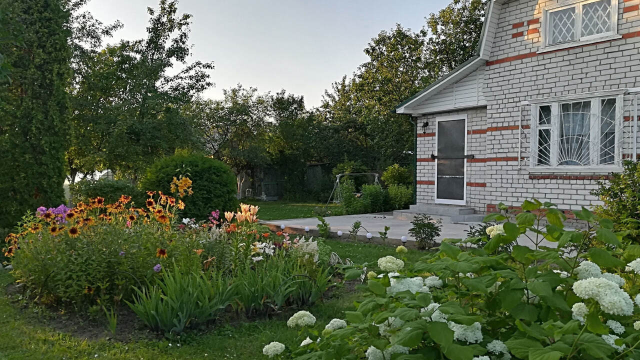 Золовка четыре года плевалась на нашу дачу, а теперь внаглую просит ее на день рождения своего сына Золовка, изначально критиковавшая нашу дачу, а ...