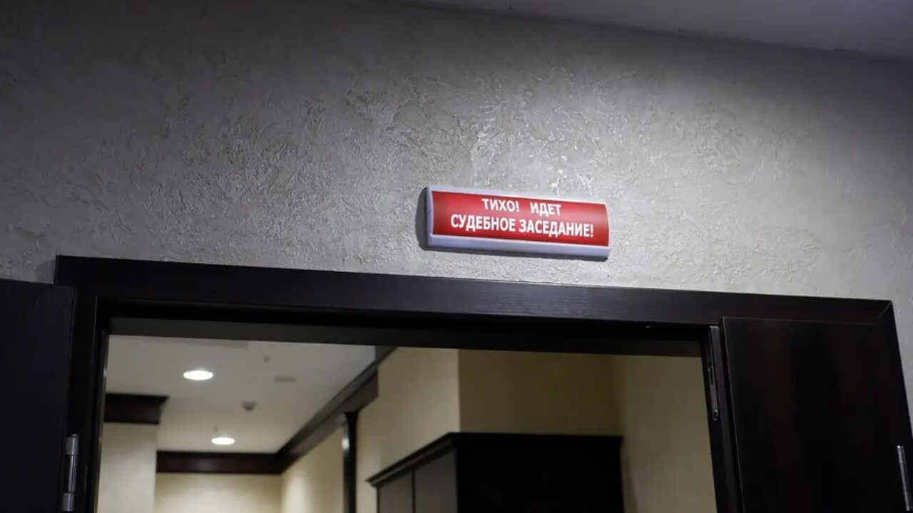 В зал суда не поместились все желающие услышать решение по делу Е. Тарховой В понедельник, за день до годовщины первого зад...