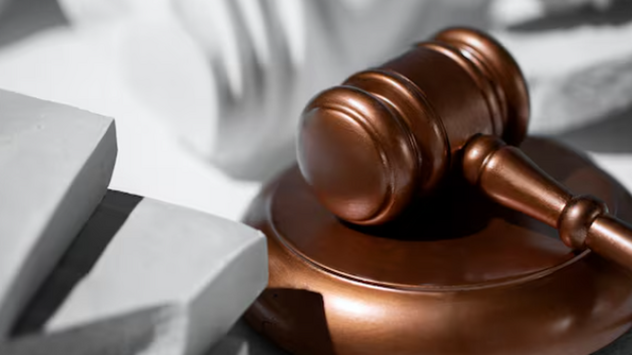 Стадион "Буревестник", расположенный на пересеч...