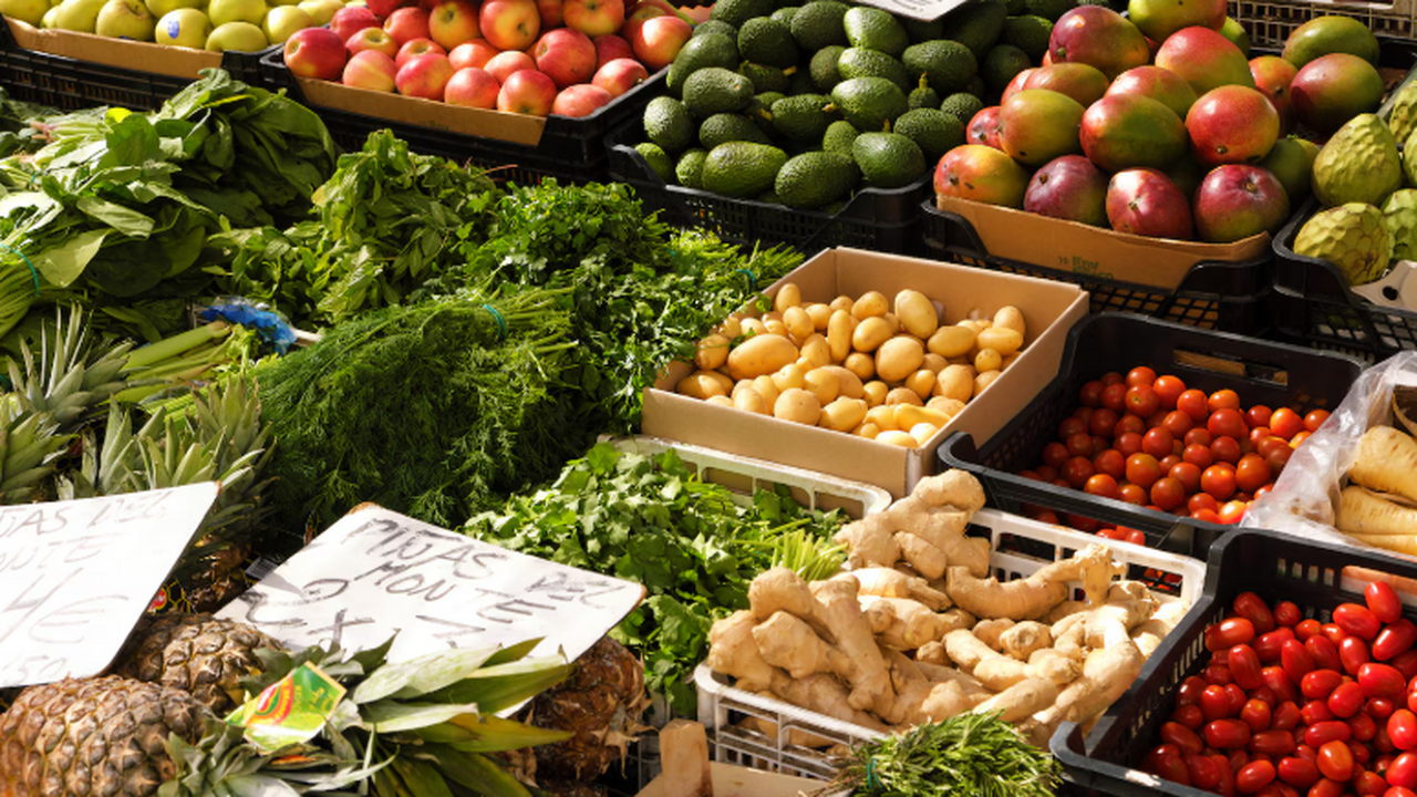 Российские туристы под угрозой разорения: почему для нас в Нячанге все дороже Покупка фруктов на шумных рынках Вьетнама стала...