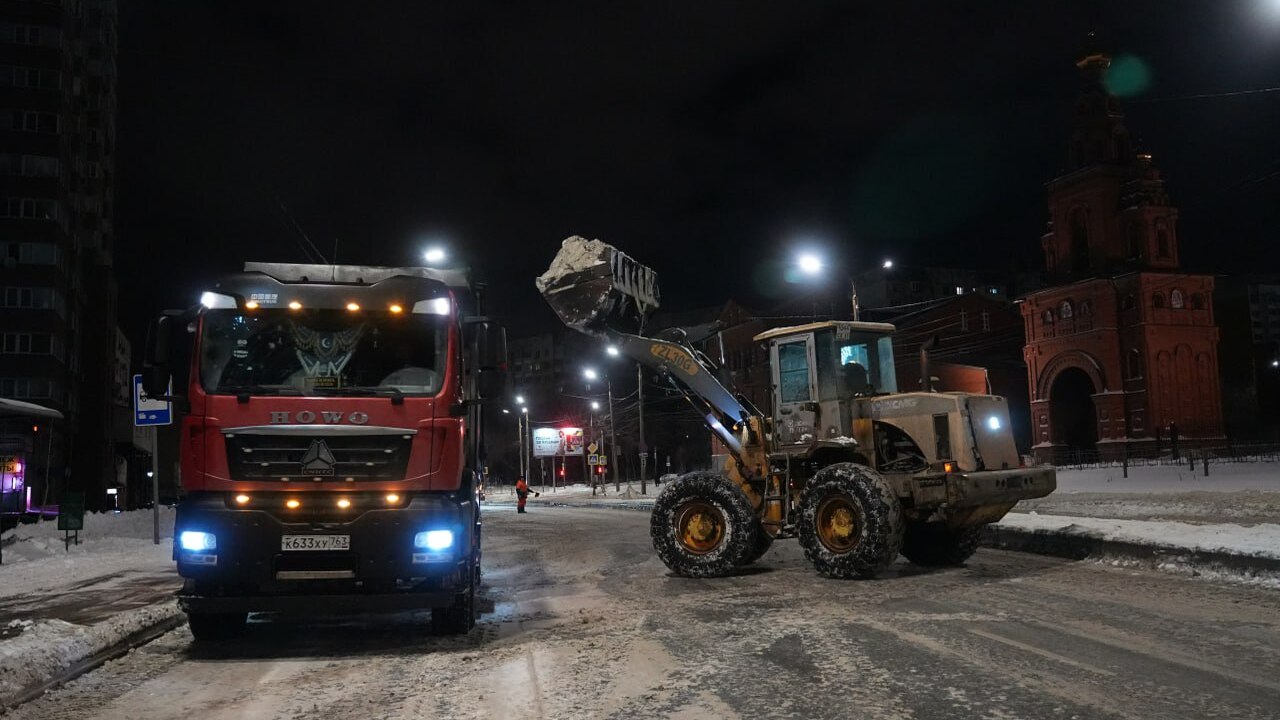 Коммунальные и дорожные службы Самары завершают ликвидацию последствий снегопада В Самаре коммунальные и дорожные службы ликвиди...