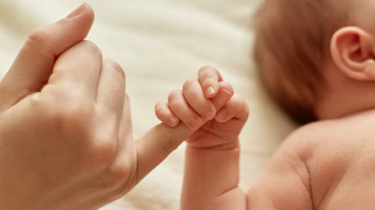 В Самаре врачи провели лечение и спасли новорожденную девочку весом 680 граммов Аглая родилась с критически низкой массой тела,...