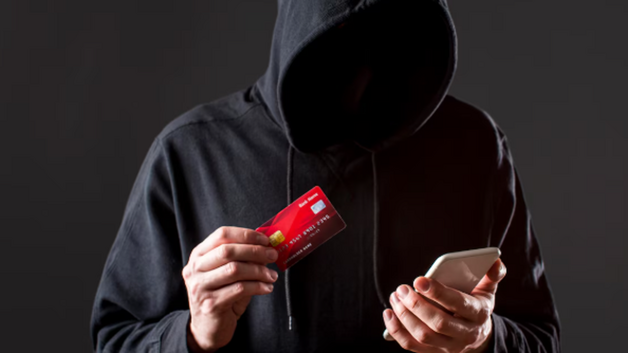 В городе Самара гражданин 1976 года рождения ст...