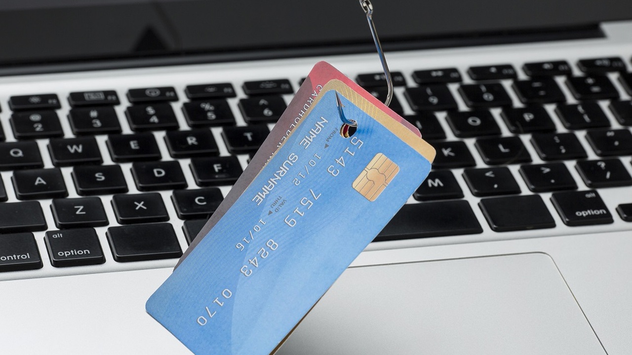 Житель Самары перевел мошенникам более 2,5 млн рублей при покупке иномарки В полицию Советского района Самары обратился 41...