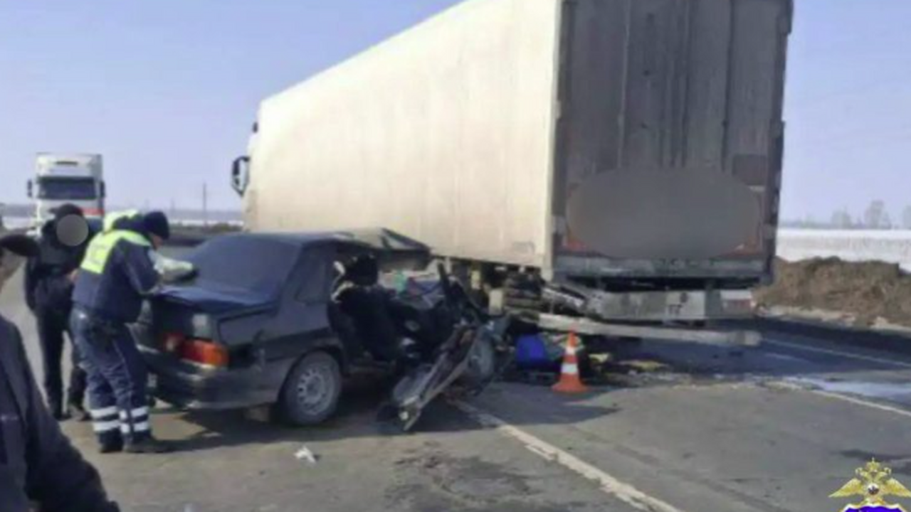 На трассе М-5 в Самарской области в ДТП с грузовиком погибла женщина 1958 г.р. Утром 15 марта текущего года в поселке Сергиевс...