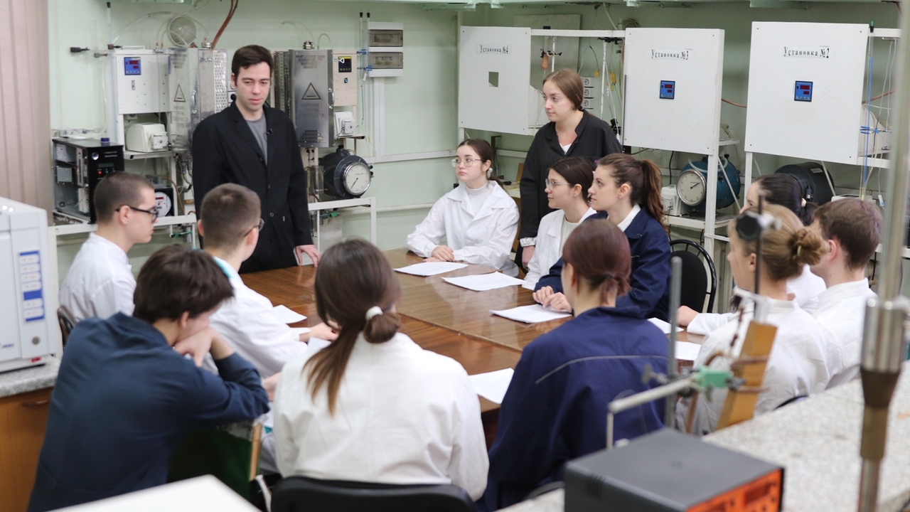 Кадровая служба Куйбышевского НПЗ и преподавате...