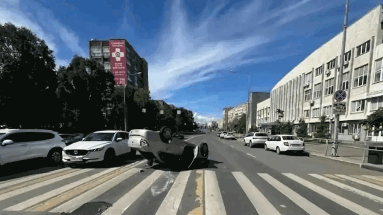В Самаре пассажирка пострадала в жестком столкновении двух LADA на Ново-Садовой В Октябрьском районе Самары утром 30 мая произо...