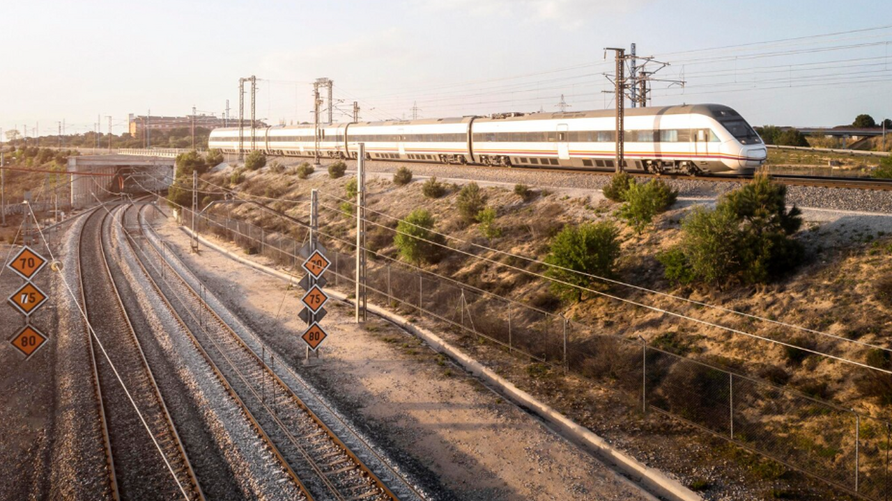 С начала осеннего сезона Российскими железными ...