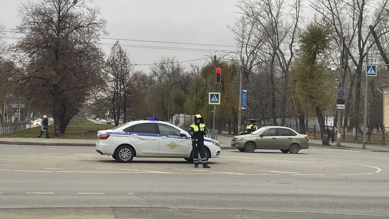 Взаимодействие с инспектором дорожного движения...