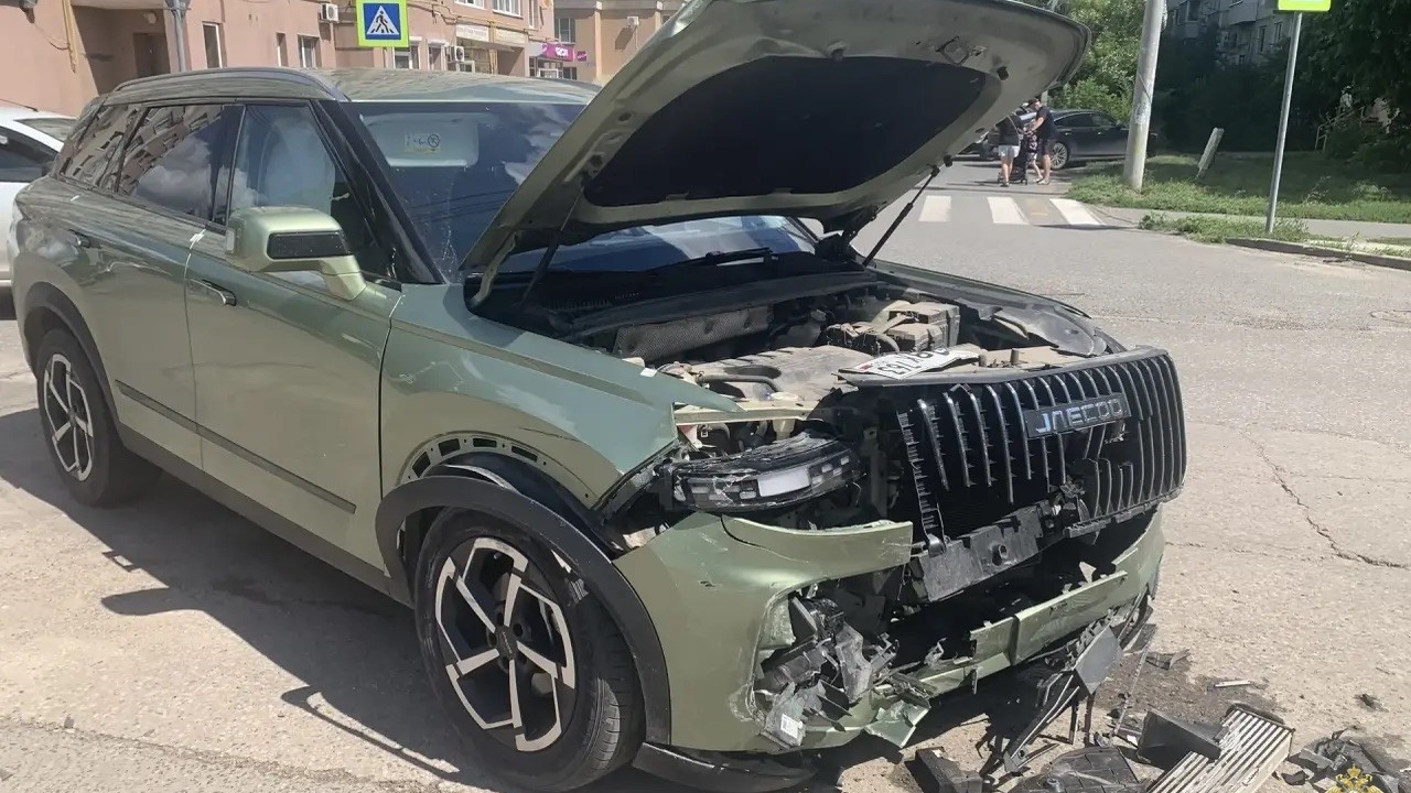 В Сызрали пенсионер на JAECOO J7 врезался в Volkswagen Polo В Сызрани сотрудники Госавтоинспекции устанавли...