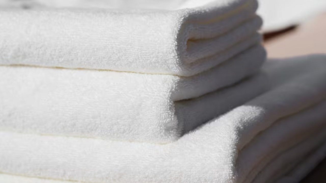 5 способов вернуть мягкость старым махровым пол...