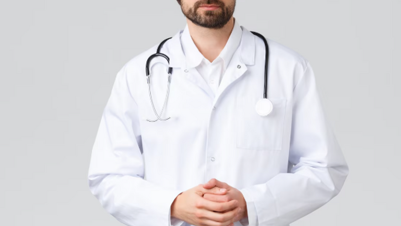 Врач-патологоанатом, имеющий стаж профессиональ...