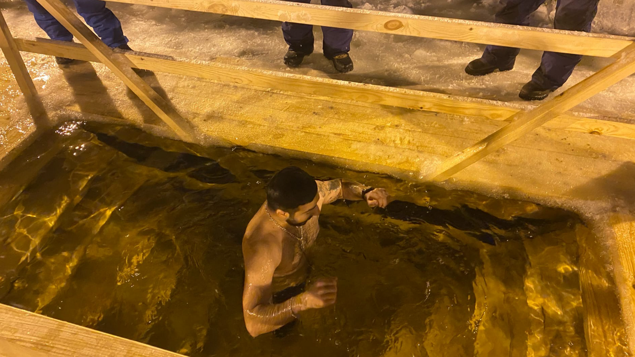 В ночь с воскресенья, 18 января, на понедельник...