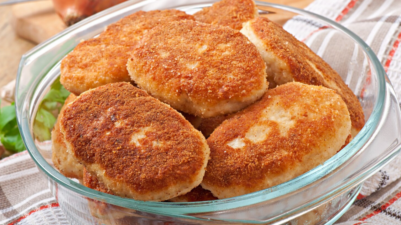 Купила котлеты из «Пятерочки» за 150 рублей: «сюрприз» ждал на сковородке — можно ли такое брать? Сегодня я приобрела полуфабрикаты. Времени на г...