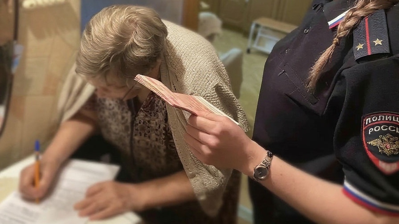 Полиция Самары помогла тяжелобольной пенсионерке срочно уехать на лечение Самарские полицейские оформили загранпаспорт на...