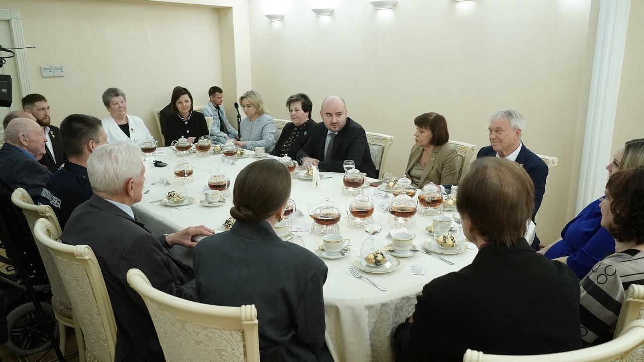 Губернатор Вячеслав Федорищев провел встречу с ...