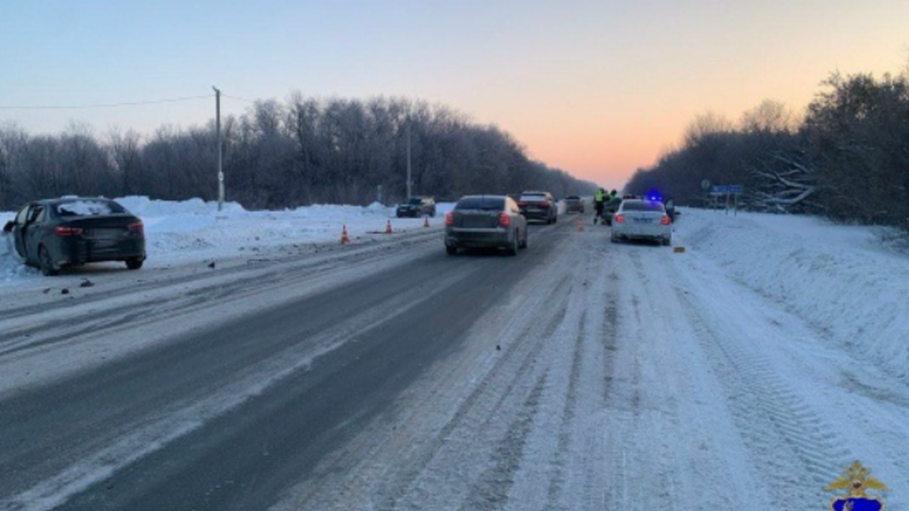 На месте смертельного ДТП в Кинельском районе р...