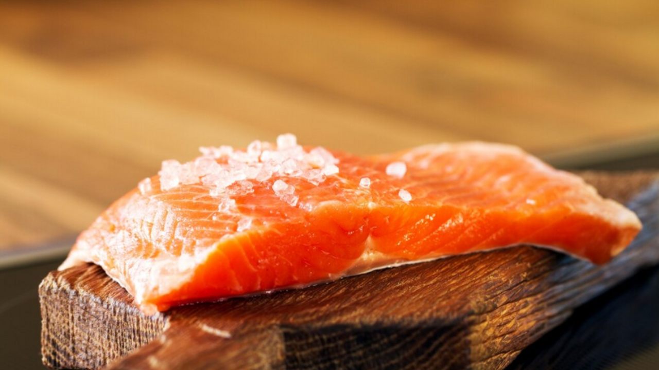 Как засолить рыбу в домашних условиях: пошагово...