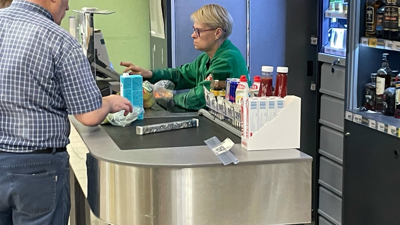 Как супермаркеты “обманывают” пенсионеров на ка...