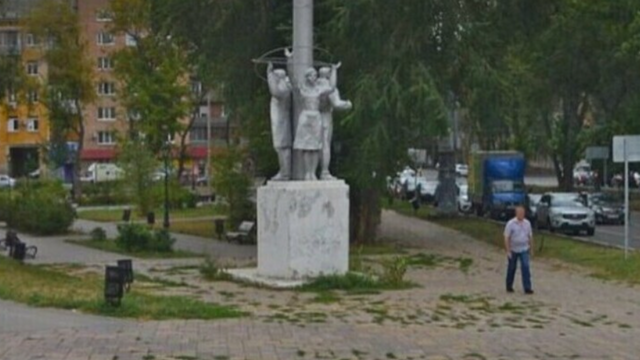 В Самаре на углу Гагарина и Победы взяли под охрану памятник покорителям космоса Скульптурная композиция, созданная в конце 1960...