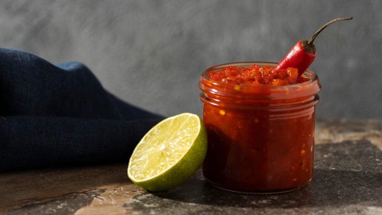 Этот соус из перцев быстро исчезает с тарелки, ...