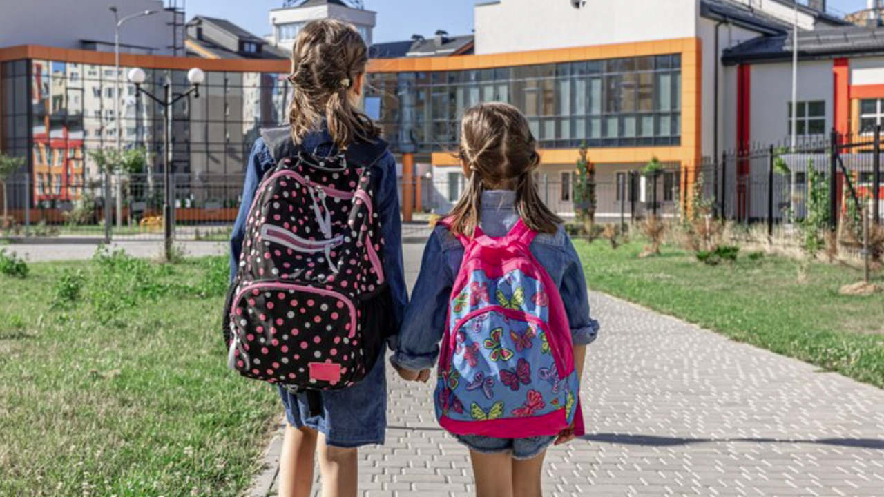 Летние каникулы 2026: Минпросвещения назвало да...