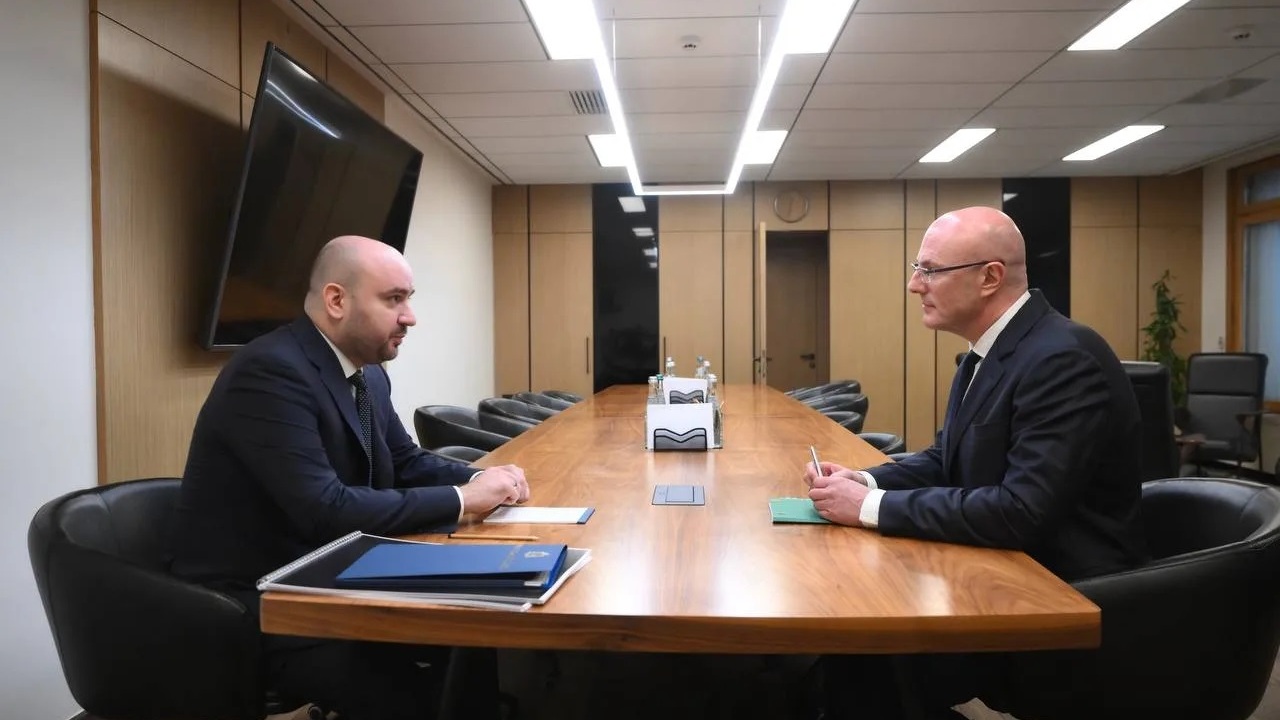 Дмитрий Чернышенко прoвел рабочую встречу с губернатором Самарской области Вячеславом Федорищевым 9 апреля, Заместитель Председателя Правительств...