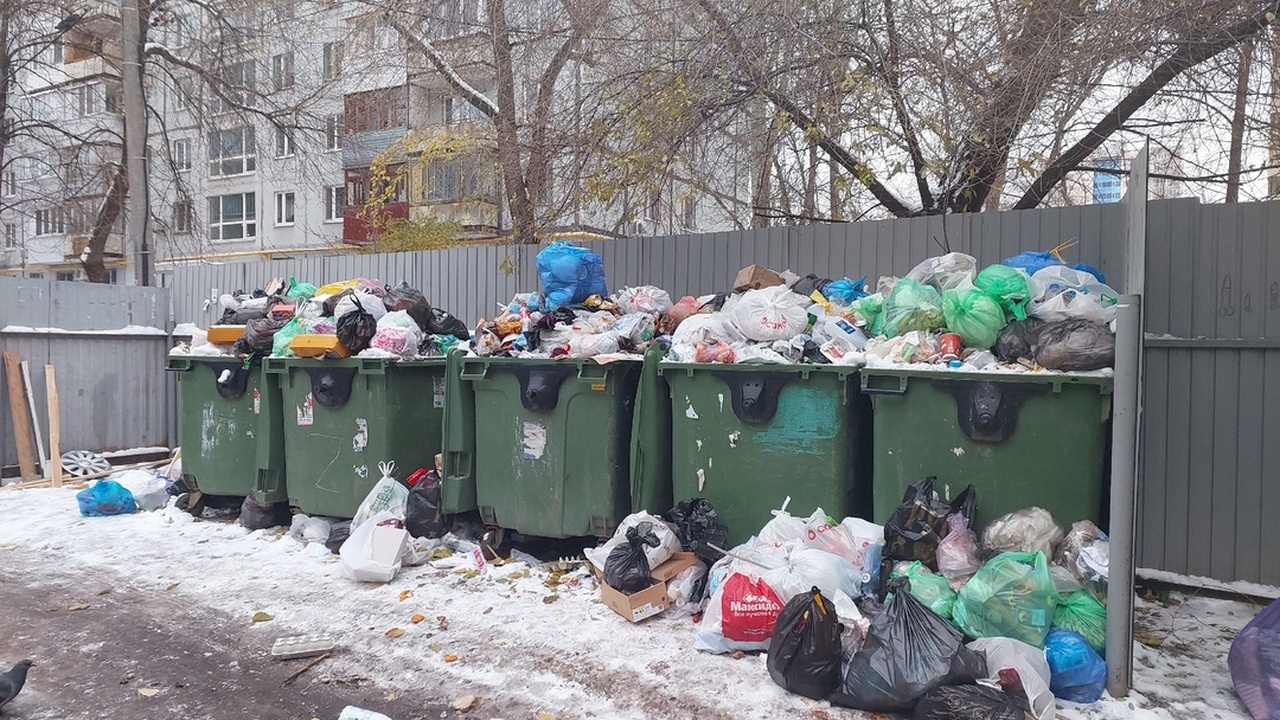 В Самаре жители девяносто восьмого дома по улиц...