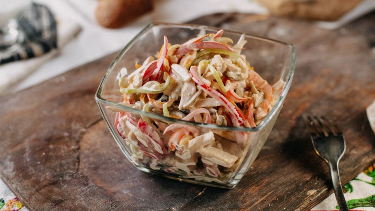 Данный салат является универсальным блюдом, кот...