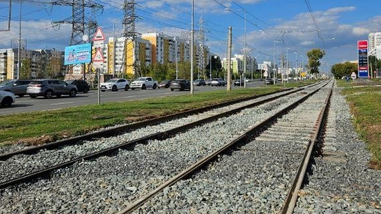 Ремонт трамвайных путей на улице Ново-Садовая б...