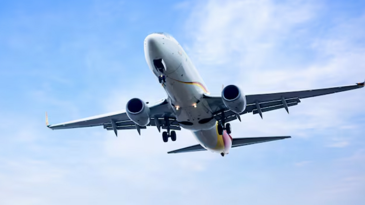 Утром 18 апреля в международном аэропорту Курум...