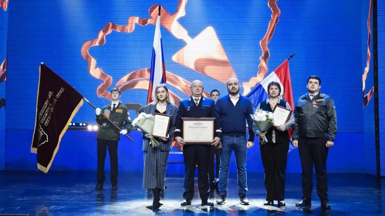 Губернатор Вячеслав Федорищев поздравил студотряды Самарской области с закрытием третьего трудового семестра-2025 В пятницу, 24 октября, губернатор Вячеслав Федо...