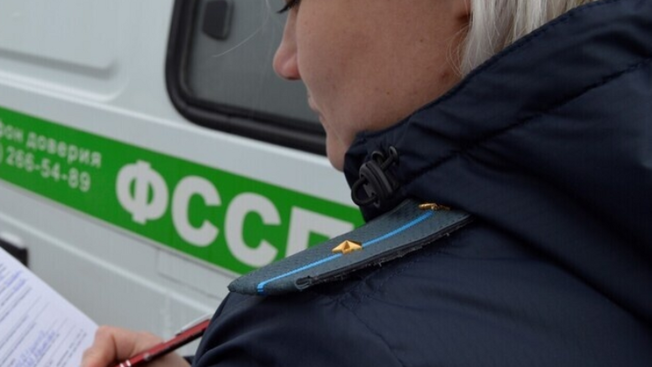 С фасада самарского дома-памятника убрали незаконные кабели В городе Самара судебные приставы осуществили д...