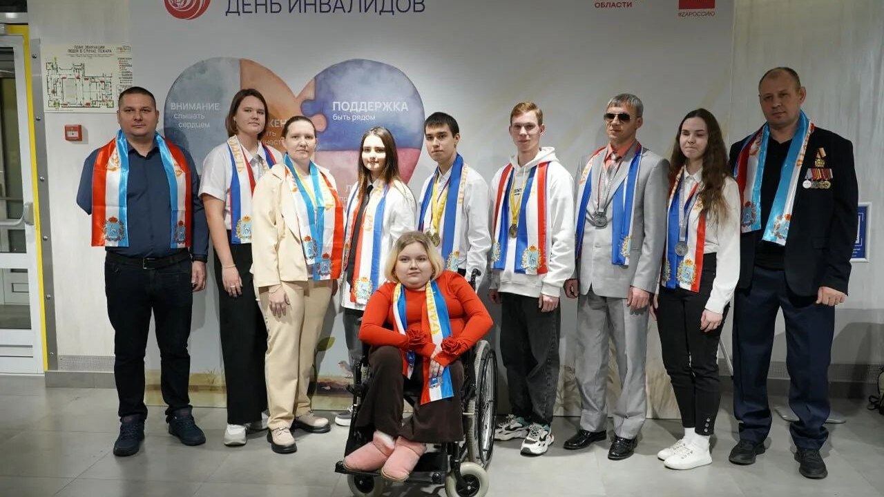 Вячеслав Федорищев вручил премии от губернатора Самарской области людям с ограниченными возможностями здоровья 3 декабря в «СамАрте» состоялось мероприятие, п...