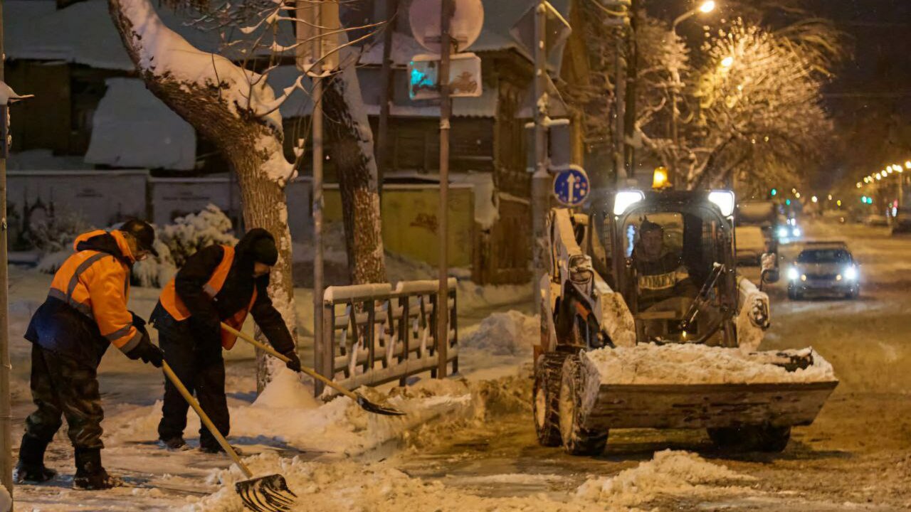 В Октябрьском районе города местные жители нача...