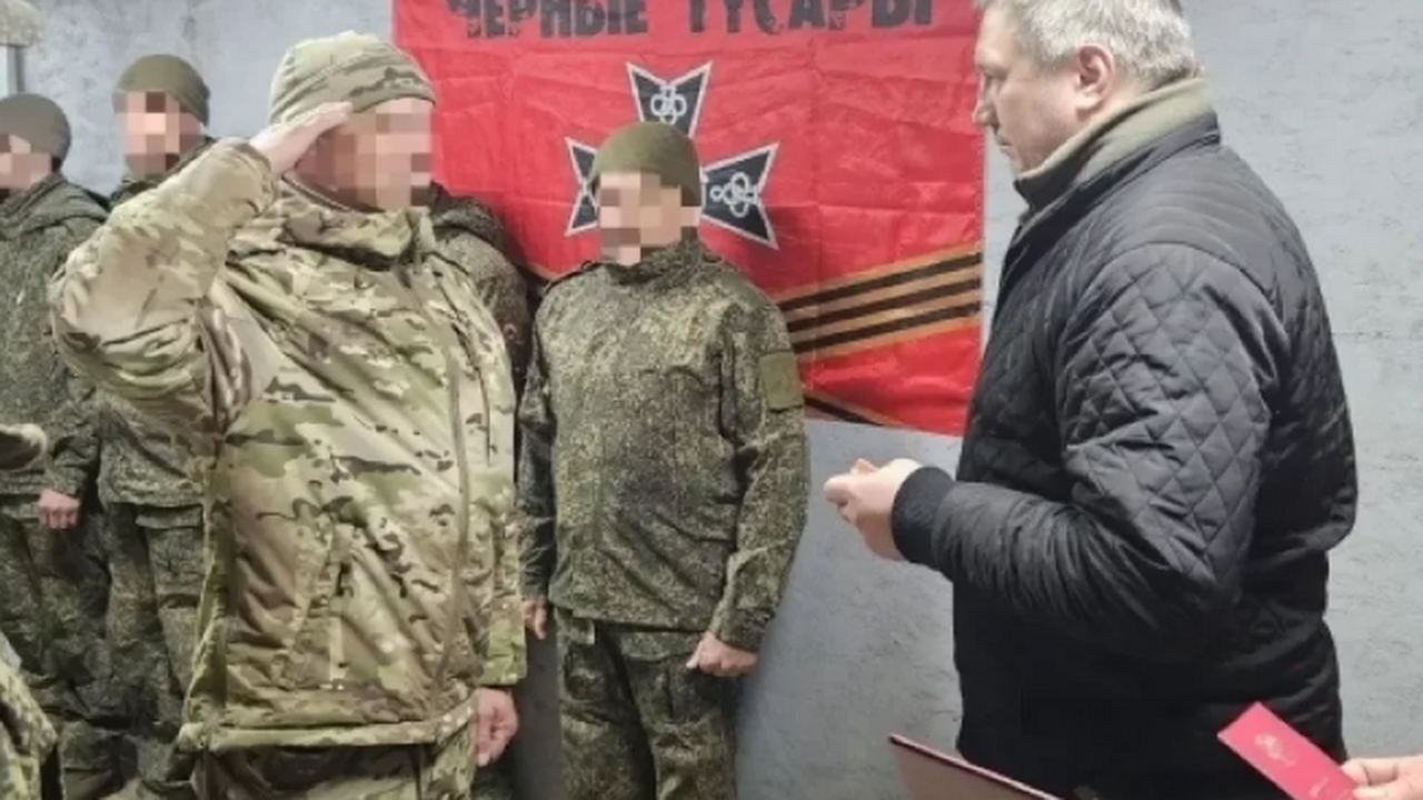 Мэр Иван Носков передал в зону СВО гуманитарную помощь и пообщался с бойцами Глава городского округа Самара Иван Носков верн...