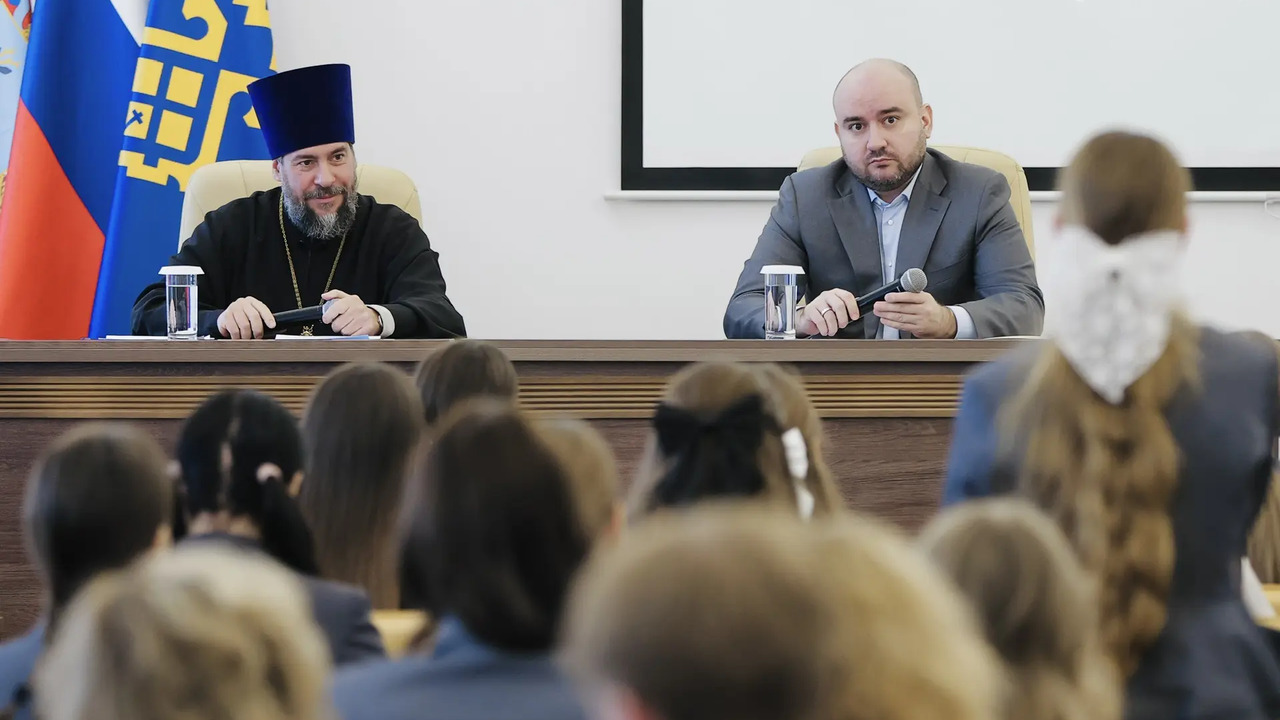 В четверг, 16 апреля, губернатор Вячеслав Федор...