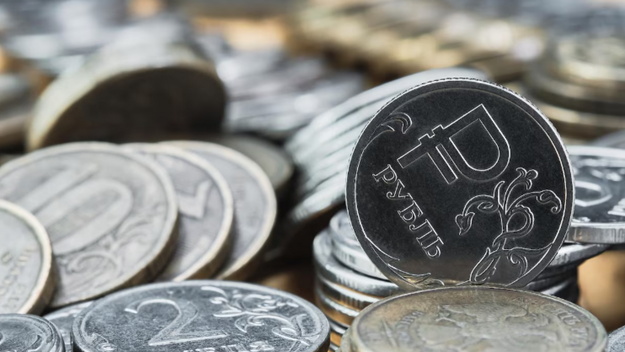 Стало известно, сколько SHAMAN заработает на концертах перед 8 марта Певец Ярослав Дронов, известный под сценическим...