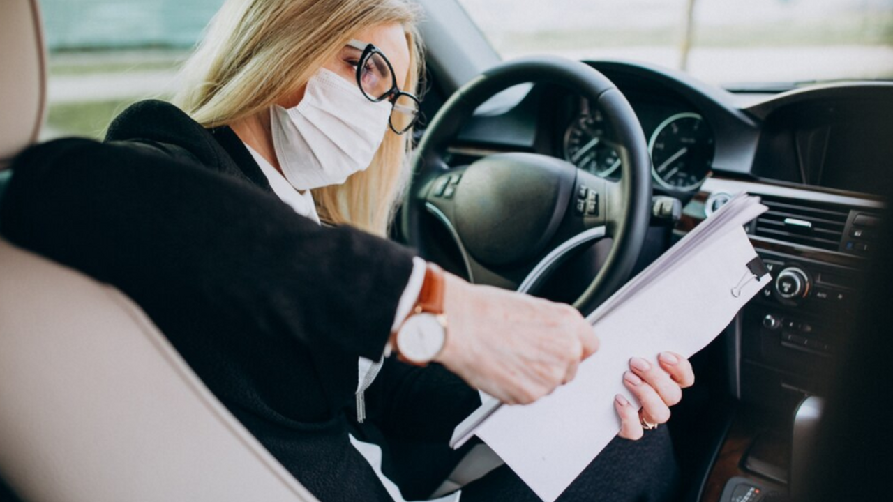 Автоюрист объяснил, какие документы не нужно по...