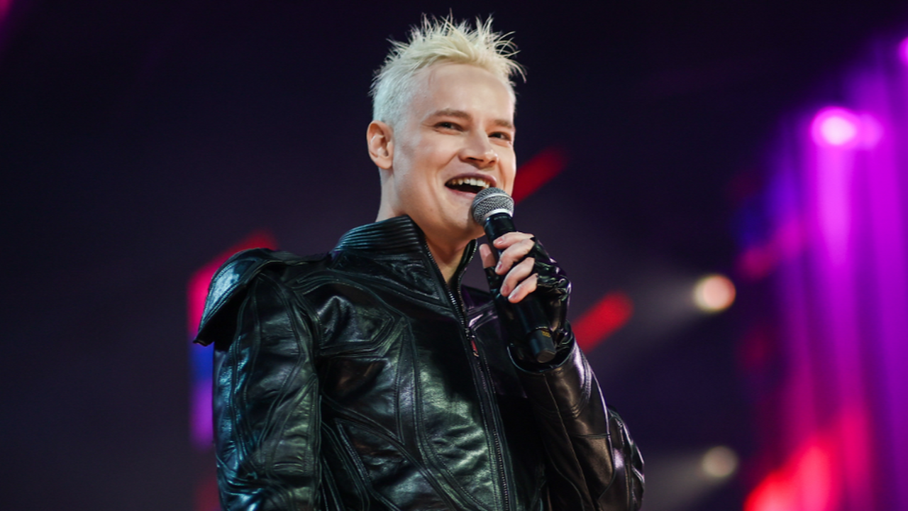 Продюсер не оценил жест певца. 