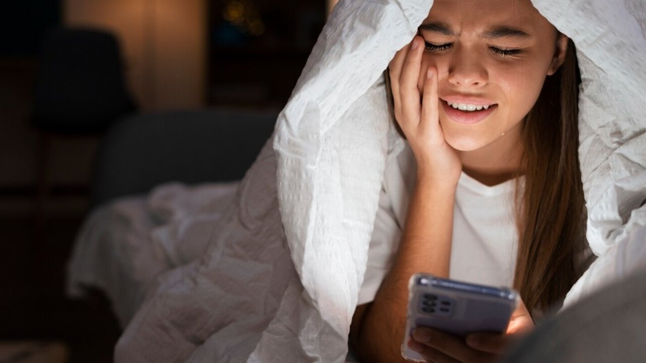 Искусственное освещение в ночное время представ...